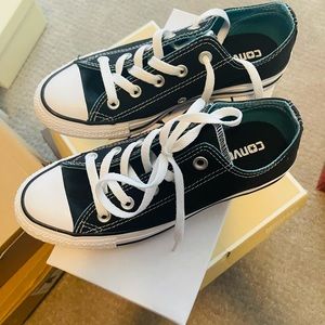 Size 6 converse chucks